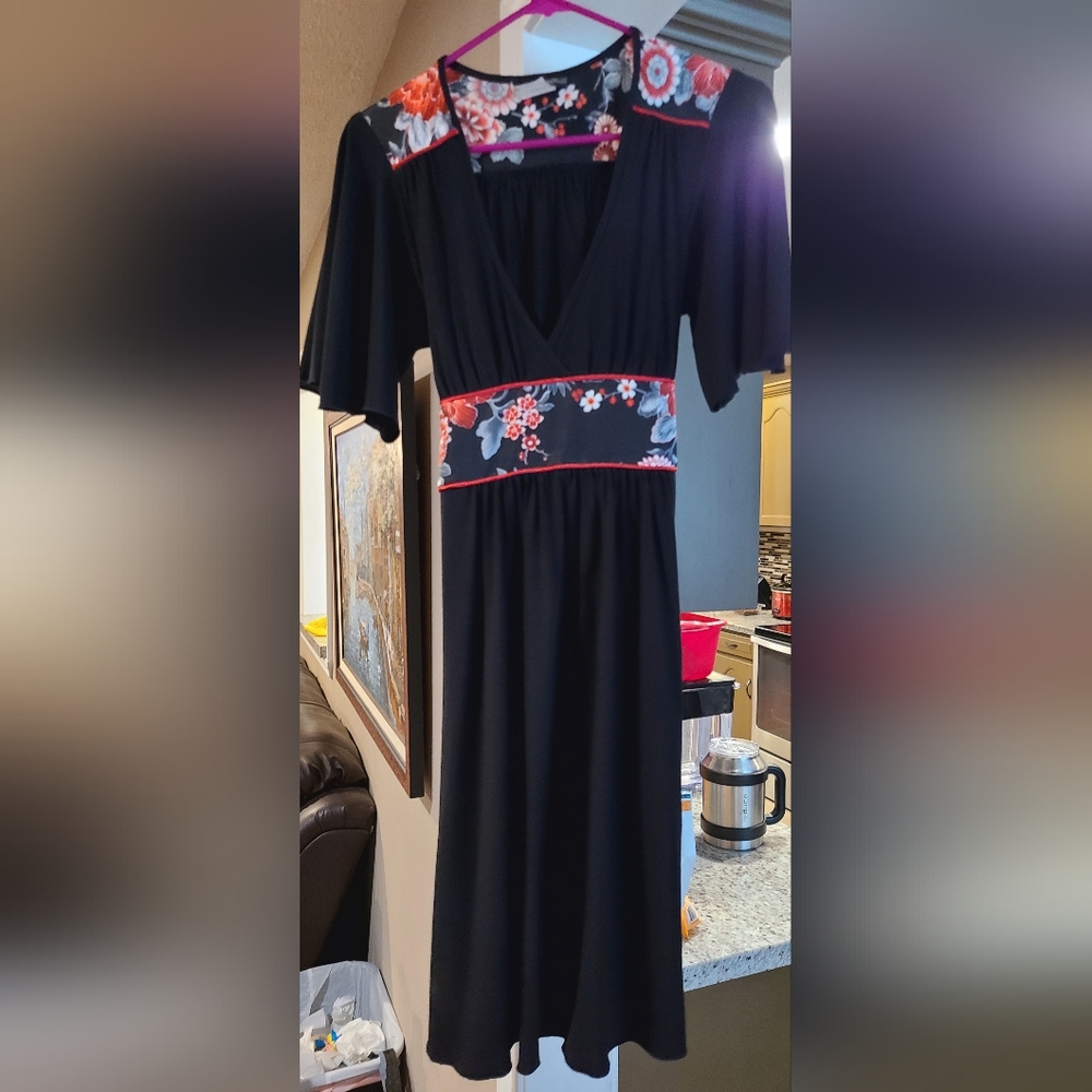 City triangles dress kimono sleeve black medium M